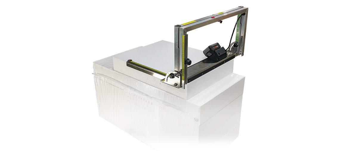 Bosch Professional Werkzeug mit Führungsschiene auf weißem Tisch.