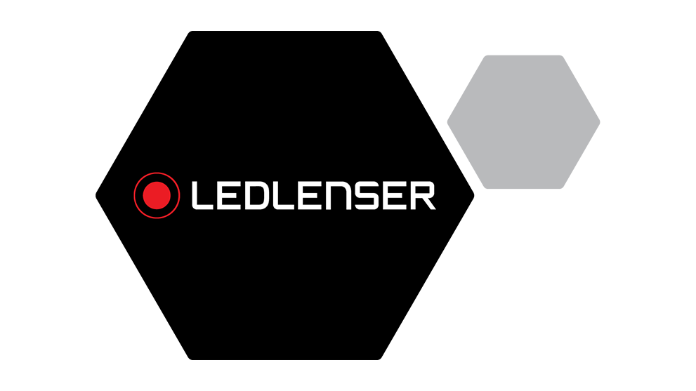 Logo de Ledlenser con punto rojo y fondo negro.